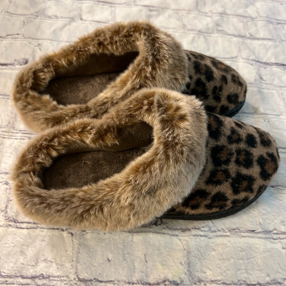 ISOTONER MACHINE WASHABLE ANIMAL PRINT FAUX FUR WOMENS SLIPPERS SIZE 7.5-8